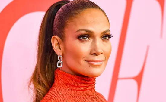 “Hustlers” đại thành công, Jennifer Lopez vẫn không được trả thù lao