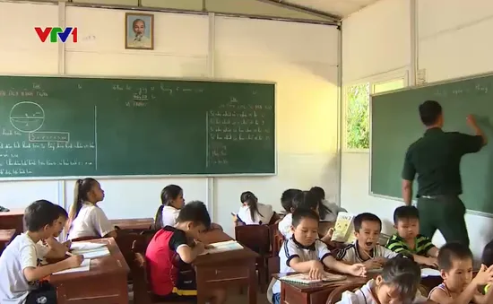 Người thầy với lớp học trên đảo xa