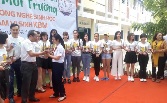 Khánh Hòa: Đổi rác thải nhựa lấy cây xanh