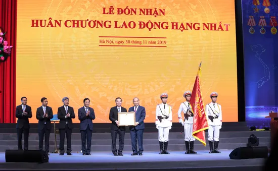 Bộ Khoa học và Công nghệ vinh dự nhận Huân chương Lao động hạng Nhất