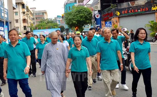 TP.HCM: Hàng nghìn người tham gia đi bộ "Đồng hành vì người nghèo"