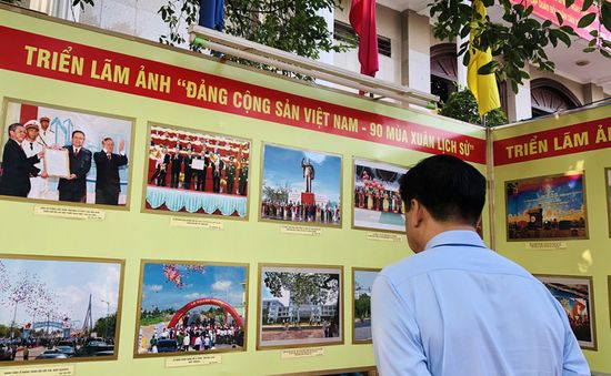 Khai mạc triển lãm ảnh “Đảng Cộng sản Việt Nam - 90 mùa Xuân lịch sử”