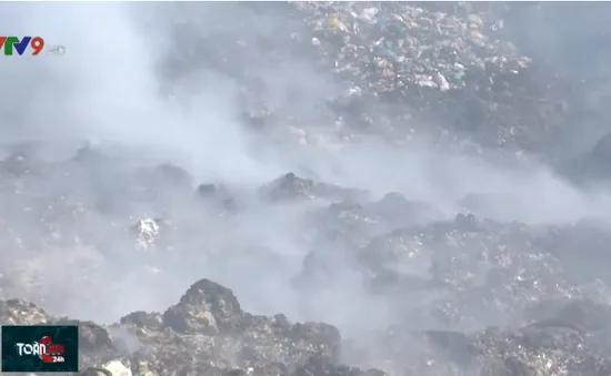 Khó khống chế khói bụi từ bãi rác Cam Ly