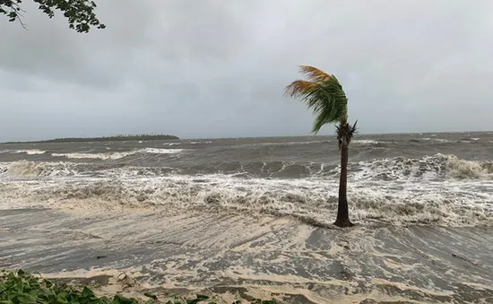 Bão Sarai áp sát Fiji, cảnh báo nguy cơ lũ quét