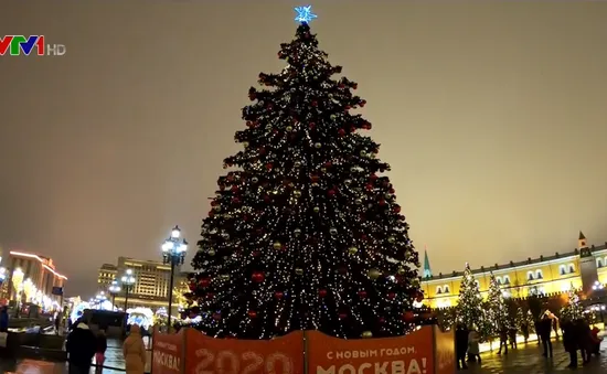 Lễ hội "Hành trình đến Giáng sinh" ở Moscow (Nga) diễn ra trong tiết trời ấm áp