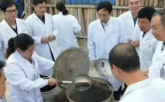 20 bác sĩ Trung Quốc bị điều tra vì bán “thức uống trường sinh”