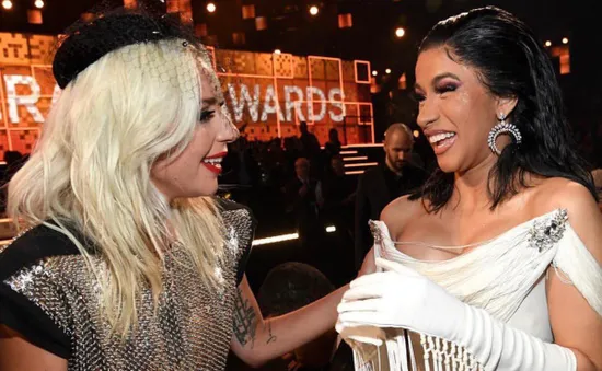 Lady Gaga bênh vực Cardi B