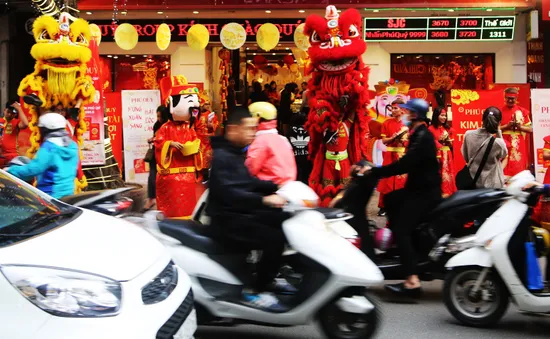 Ngày vía Thần tài, "phố vàng" tại Hà Nội đông vui như trẩy hội