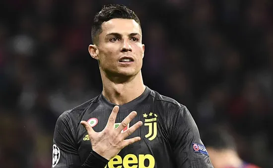 Ronaldo úp mở chuyện làm HLV sau khi giải nghệ