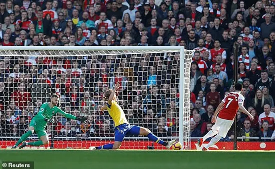 VIDEO Arsenal 2-0 Southampton: Chen chân vào Top 4