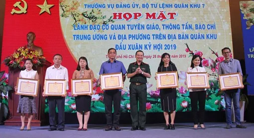 Tăng cường phối hợp giữa các cơ quan báo chí với Quân khu 7