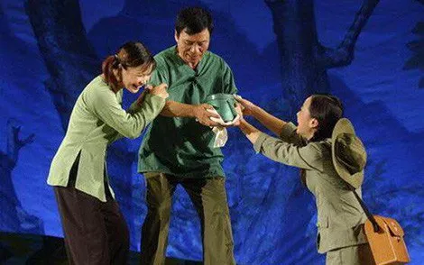 Nhà hát kịch Hà Nội chuẩn bị cho vở diễn "Đôi mắt"