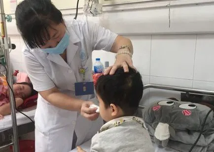 Cha mẹ "tẩy chay" vaccine, con 17 tháng mắc sởi