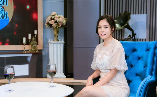 Dương Cẩm Lynh: “Bước vào nghệ thuật, càng nổi tiếng thì tình duyên càng lận đận”