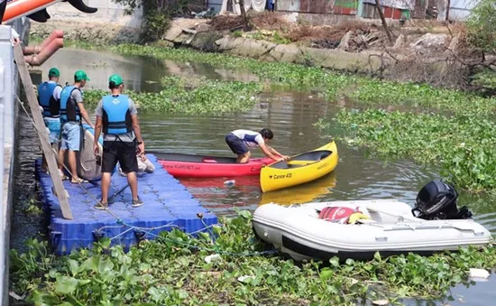 Cơ quan quản lý sẵn sàng tạo điều kiện cho người dân vớt rác trên sông, rạch