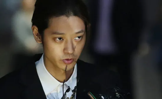 Jung Joon Young cúi đầu xin lỗi khi nhận lệnh bắt giữ