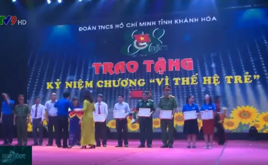 Tuyên dương, trao bằng khen cho hàng chục Bí thư Đoàn giỏi