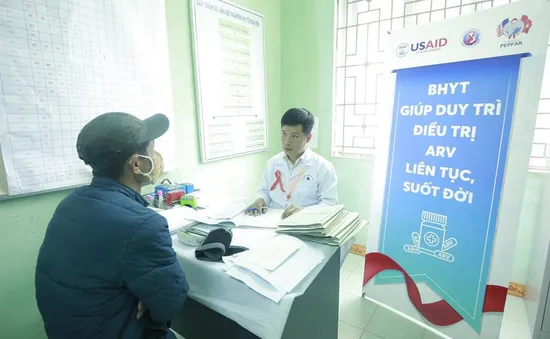 ARV và cuộc chiến chống HIV/AIDS: Sẽ gặp khó khi chuyển sang nguồn bảo hiểm y tế?