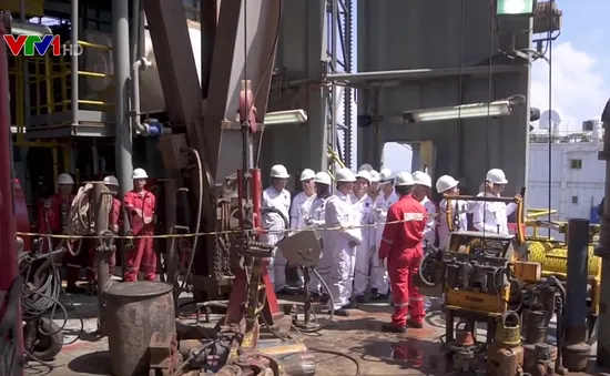 Vietsovpetro đón dòng dầu đầu tiên từ mỏ Cá Tầm