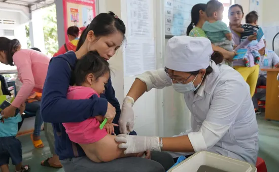 Đắk Lắk: khan hiếm vaccine dịch vụ 6 trong 1