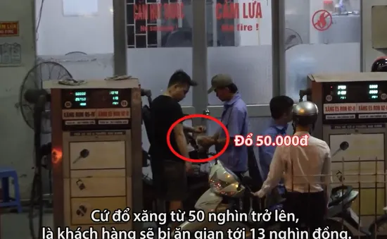 [Video] Những chiêu trò gian lận để "móc túi" khách của nhân viên cây xăng Hà Nội