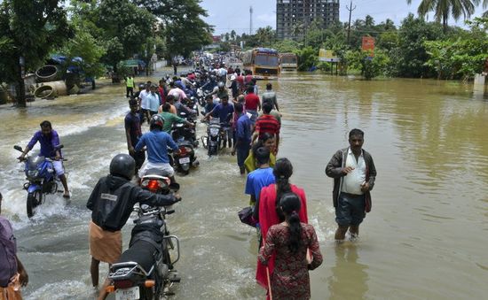 Mưa lớn, lũ quét gây thương vong lớn ở Ấn Độ và Pakistan