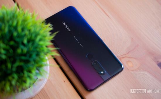 Sau F11 Pro, hôm nay, smartphone F11 lên kệ giúp Oppo phá sâu kỷ lục