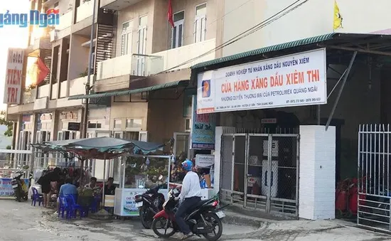 Đưa 3.000 lít xăng ra đảo Lý Sơn