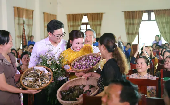 500 người dân đóng MV của Phạm Phương Thảo về quê hương Nghi Lộc