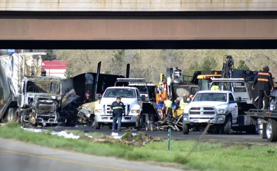 28 ô tô bốc cháy liên hoàn trên cao tốc Mỹ, 4 người thiệt mạng