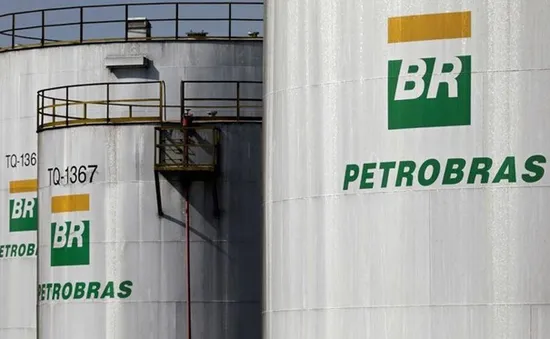 Petrobras bán 8 nhà máy lọc dầu