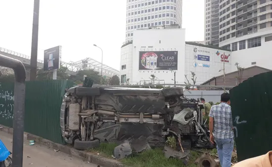 Hà Nội: Xế sang gây tai nạn liên hoàn, nhiều người bị thương