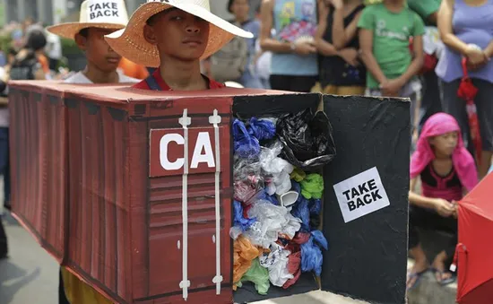 Căng thẳng vì rác thải, Philippines triệu hồi Đại sứ tại Canada