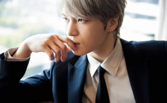 "Tượng đài visual" Kim Jaejoong quyến rũ trên tạp chí JUNON