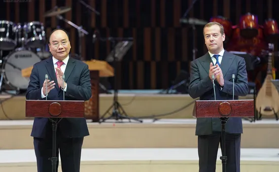 Thủ tướng Nguyễn Xuân Phúc và Thủ tướng Dmitry Medvedev dự Lễ khai mạc Năm chéo Việt - Nga