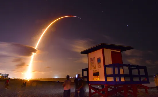 SpaceX phóng 60 vệ tinh đầu tiên cung cấp Internet tốc độ cao cho toàn thế giới