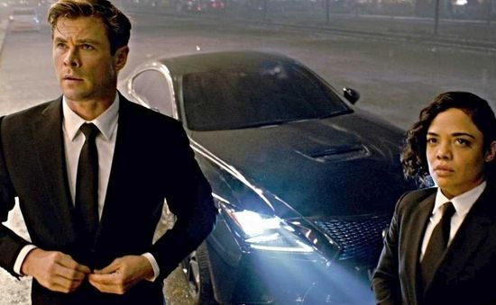 "Men In Black: International" "âm thầm" quảng cáo xe cho Lexus