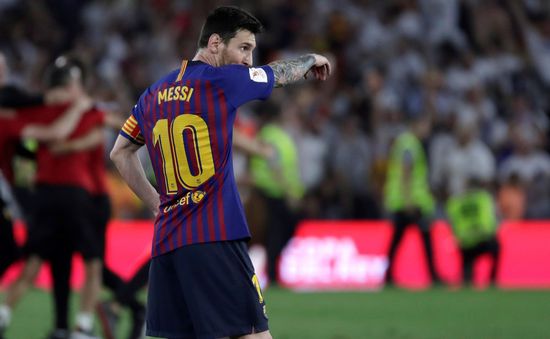 Messi suýt rời Barcelona từ 5 năm trước