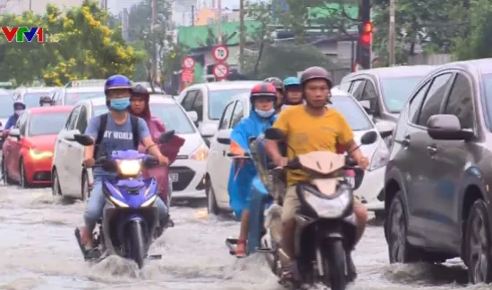 Khuyến cáo người dân khi tham gia giao thông mùa mưa