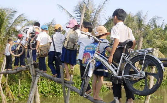 Grab tham gia xây cầu đến lớp cho trẻ em vùng khó khăn