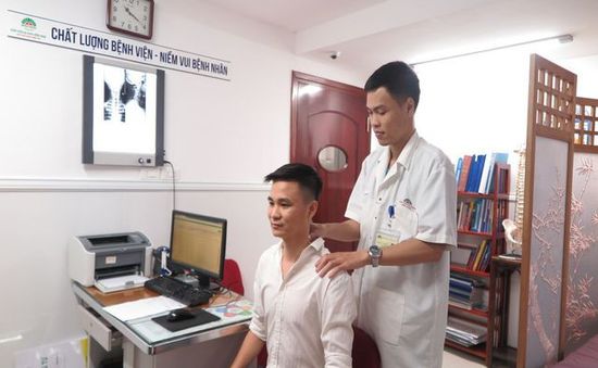 Bệnh đau vùng cổ và vai gáy ngày càng trẻ hóa