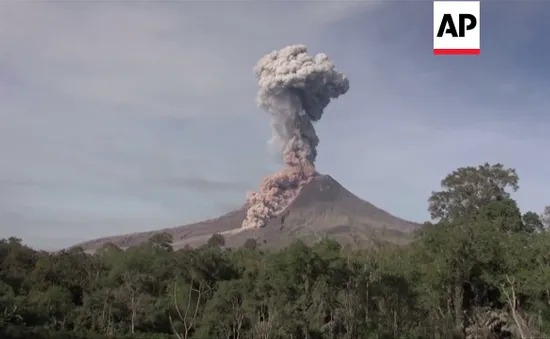 Indonesia cảnh báo nguy hiểm do núi lửa phun trào