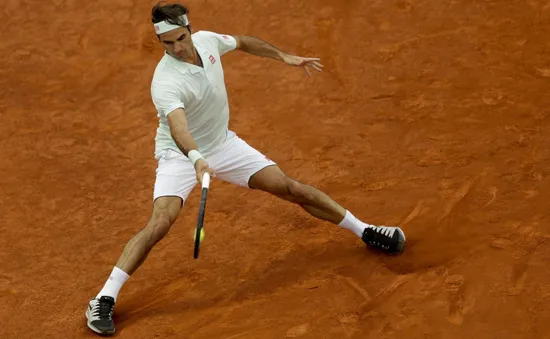 Federer tiến vào tứ kết Madrid mở rộng bằng chiến thắng thứ 1200 trong sự nghiệp