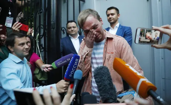 Nga sa thải hai cảnh sát liên quan vụ bắt giữ nhà báo