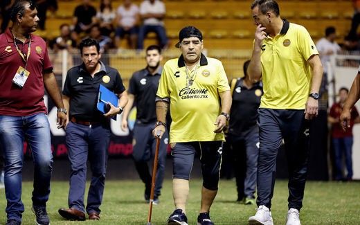 Diego Maradona rời vị trí HLV trưởng CLB Dorados