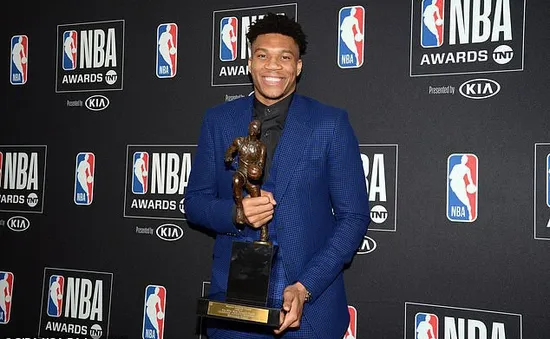 Giannis Antetokounmpo giành danh hiệu Cầu thủ xuất sắc nhất NBA 2018 - 2019