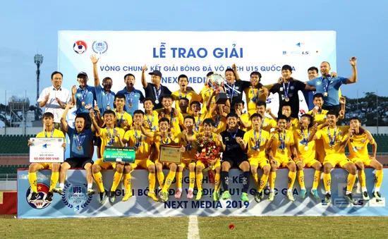 Vượt qua U15 Thanh Hóa ở chấm 11m, U15 SLNA bảo vệ ngôi vô địch giải U15 Quốc gia