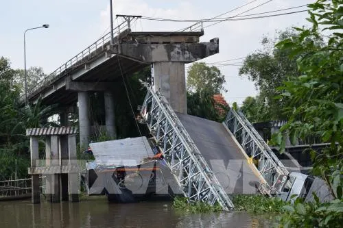 Thông xe cầu Tân Nghĩa sau 7 ngày bị sập