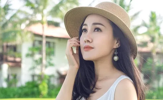 Ngỡ ngàng trước vẻ đẹp trong veo của BTV thời sự Hoài Anh