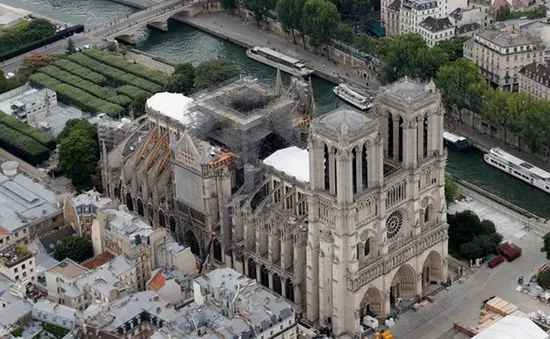 Nóc Nhà thờ Đức Bà Paris có thể sụp đổ vì nắng nóng